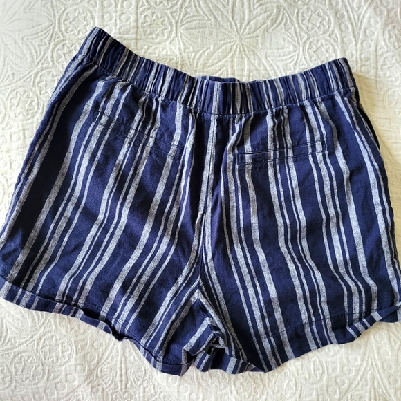 Uniqlo Navy Striped Linen Shorts in size L - Picture 2 of 2